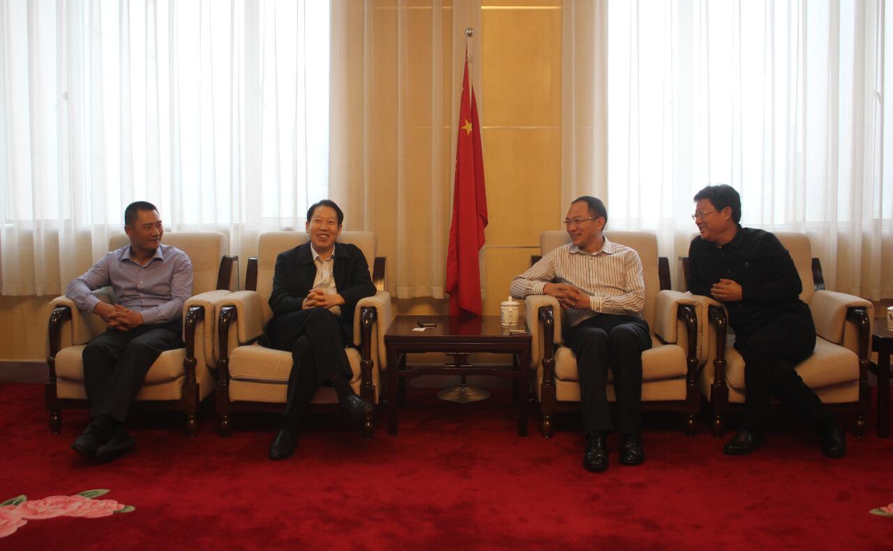李董事長一行與新鄉(xiāng)市人大常委會(huì)主任劉建華座談